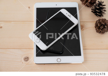 今や必須アイテムスマートフォンとタブレット 今や必須アイテムスマートフォンとタブレット 93532478