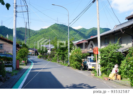贄川宿「かかしの里」の町並み【埼玉県秩父市荒川】 93532587