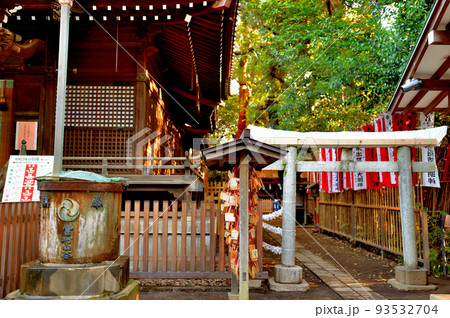 代々木八幡宮境内初秋の風景 93532704