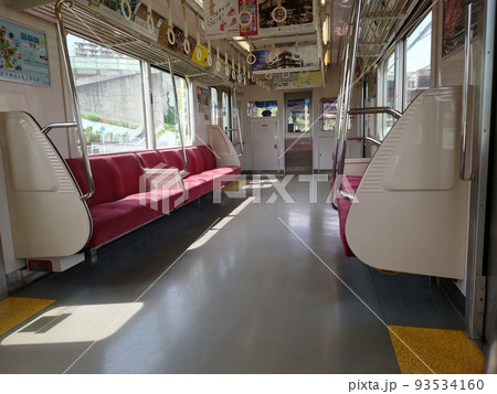 京急線車内(京急電鉄1000形)電車内の様子 93534160