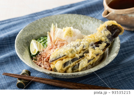 なす天ぶっかけうどん 93535215