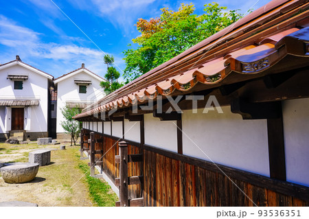 伝統的な町屋様式で復元された防災センターくら用心（鳥取県倉吉市） 93536351