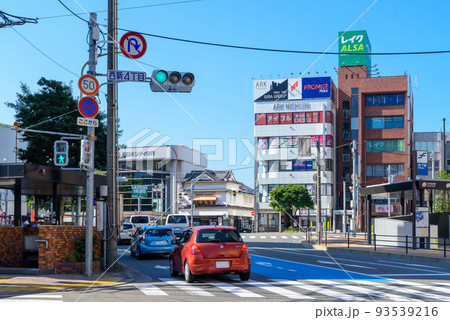 福岡市早良区西新付近の景色　西新四丁目信号　秋14時半頃 93539216