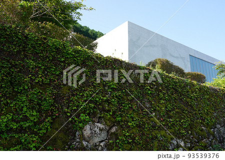 成羽陣屋跡に建つ高梁市成羽美術館(岡山県高梁市) 成羽陣屋跡に建つ高梁市成羽美術館(岡山県高梁市) 93539376