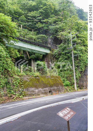 (群馬県)深緑の吾妻峡 日本一短いトンネル(樽沢トンネル) (群馬県)深緑の吾妻峡 日本一短いトンネル(樽沢トンネル) 93542603