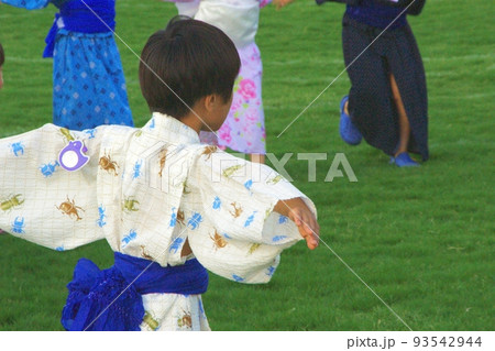 幼稚園の盆踊り 93542944