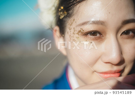 和装ヘアメイクの女性 93545189