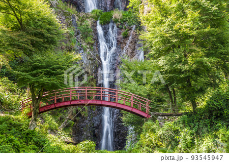 岐阜県　加茂郡　八百津町　五宝滝と赤い橋 93545947