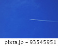 飛行機と青空 93545951