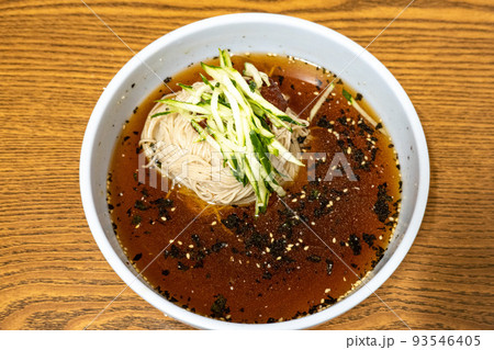 料理 麺 野菜 93546405