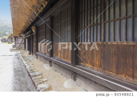 白川郷 合掌造り 世界文化遺産 飛騨高山 板壁 晩夏 白川郷 合掌造り 世界文化遺産 飛騨高山 板壁 晩夏 93548921