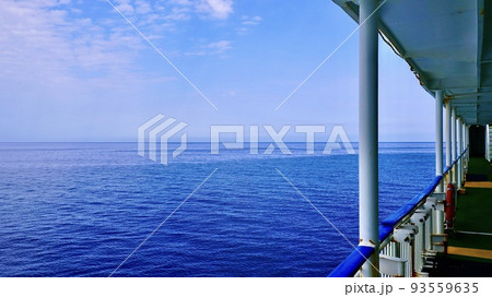 フェリーきずなから見える大海原と船内 93559635