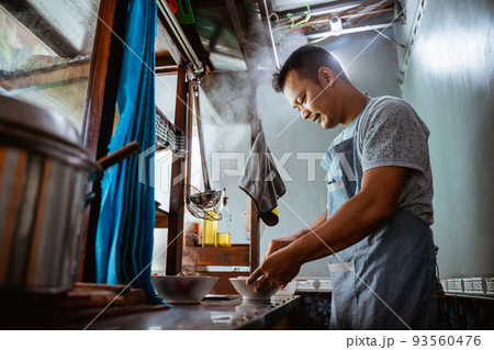 close up of seller prepares of chicken noodles 93560476