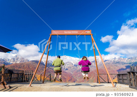 【秋素材】ハクバマウンテンハーバーの新名所・ヤッホースイング【長野県】 93560923