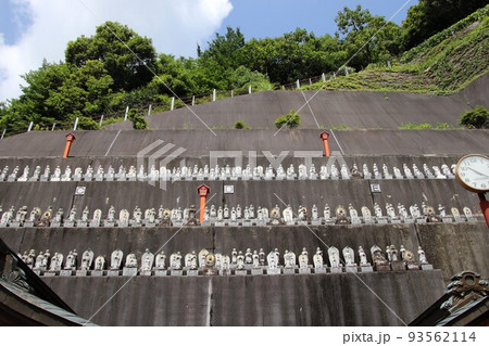 日田市の高塚愛宕地蔵尊の一念洞 93562114