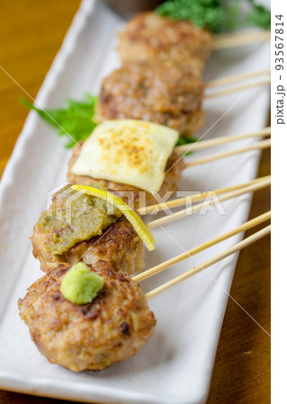 バラエティに富んだつくね串 93567814