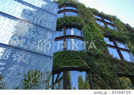 パリのケ・ブランリ美術館 パリのケ・ブランリ美術館 93568729