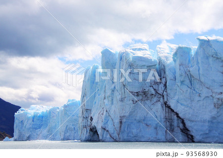 パタゴニアの氷河　アルゼンチン 93568930