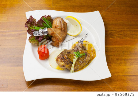 うずらの唐揚げ 93569375