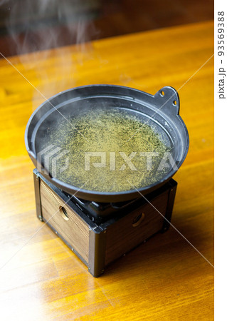 しゃぶしゃぶ用の鰹出汁スープ 93569388