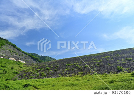 喜多方市の日中ダムの堤体 喜多方市の日中ダムの堤体 93570106