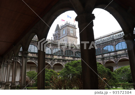 聖地・サンティアゴ・デ・コンポステーラのカテドラル 中庭 スペイン 世界遺産 スペイン 聖地・サンティアゴ・デ・コンポステーラのカテドラル 中庭 スペイン 世界遺産 スペイン 93572384