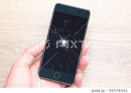 スマホの液晶画面のひび割れ スマホの液晶画面のひび割れ 93576561