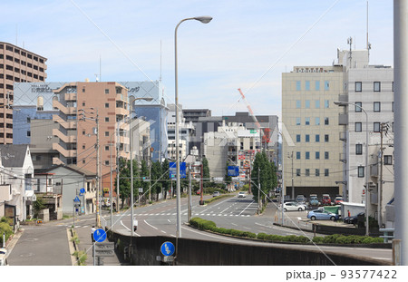 高松駅近くの瀬戸大橋通り、大的場跨線橋東詰付近の街並み 93577422