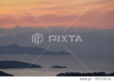 《岡山県》瀬戸内海国立公園 夕立受山から見る夜明け 93578216