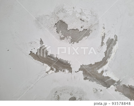 peeling wall paint of old plaster wall 93578848