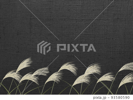 秋の夜長　風になびくススキ 93580590