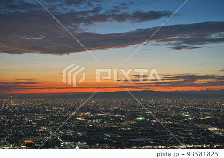 【大阪平野を一望 (夕景)】 撮影場所：水呑地蔵尊 大阪府八尾市大字神立 93581825