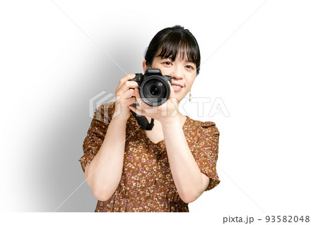 カメラを持つ女性 カメラを持つ女性 93582048