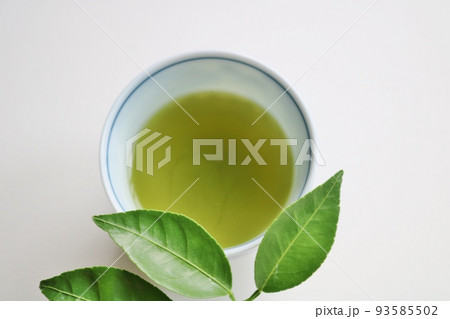 心が和む抹茶入緑茶　健康　緑の葉　和のイメージ 93585502