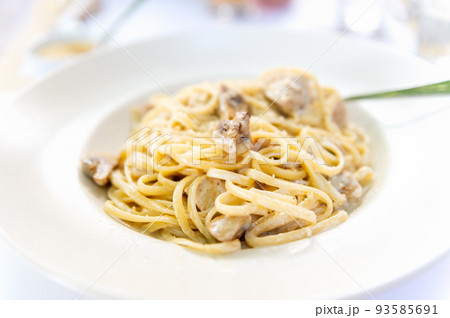 Spaghetti with mushrooms Spaghetti with mushrooms 93585691