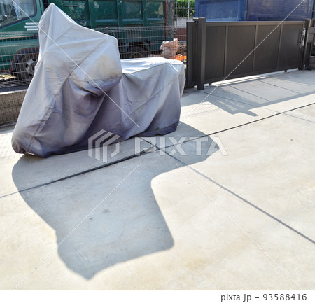 シートカバーをかぶせたバイク2 93588416