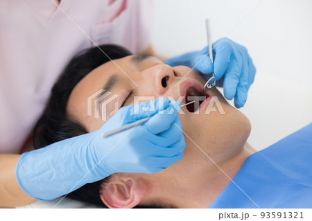 医療　歯科医イメージ　　 93591321
