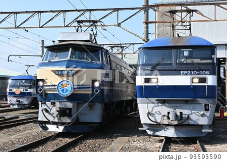 車両基地で並ぶEF210形電気機関車とEF66形電気機関車 車両基地で並ぶEF210形電気機関車とEF66形電気機関車 93593590