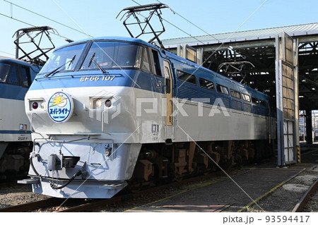 車両基地に停車するEF66形100番台(EF66-107号機) 車両基地に停車するEF66形100番台(EF66-107号機) 93594417