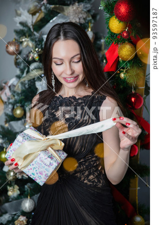 Portrait of a beautiful woman Portrait of a beautiful woman 93597187