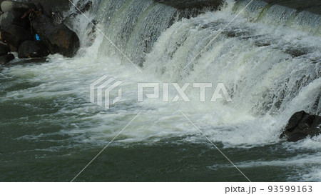 災害イメージ(河川の増水) 93599163