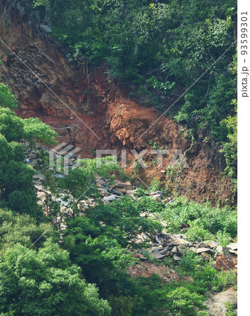 土砂災害イメージ（斜面崩壊） 93599301