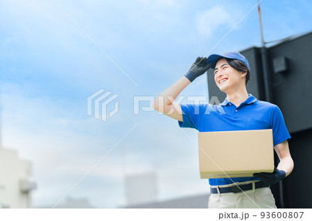 笑顔の運書業者スタッフ 93600807