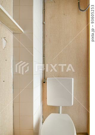 Glass partition between shower tap and wall hung toilet in modern restroom at home Glass partition between shower tap and wall hung toilet in modern restroom at home 93605253