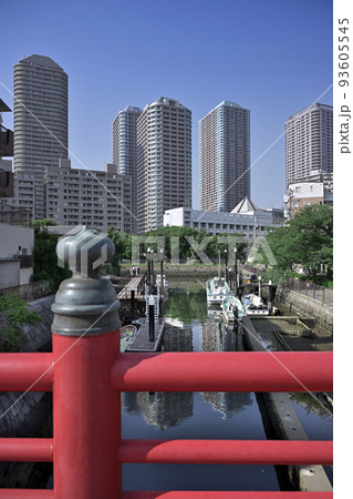 佃小橋より高層マンション群を見る 93605545