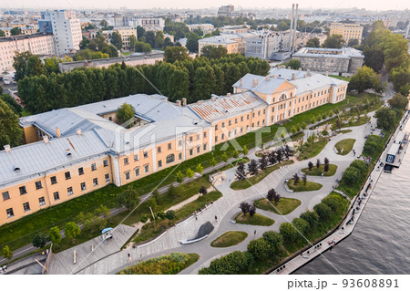 Aerial view of the public park of the Karpovka River Embankment in St. Petersburg at sunset, Russia, recreation areas, benches and amphitheater, botanical garden opposite the park Aerial view of the public park of the Karpovka River Embankment in St. Petersburg at sunset, Russia, recreation areas, benches and amphitheater, botanical garden opposite the park 93608891