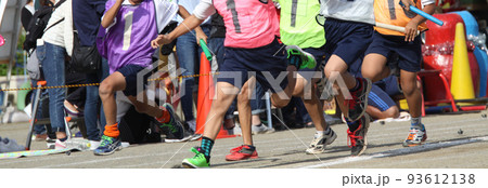 小学校の運動会 リレー選手 小学校の運動会 リレー選手 93612138