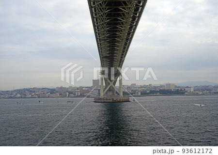 フェリーボートから見る明石海峡大橋-5 フェリーボートから見る明石海峡大橋-5 93612172