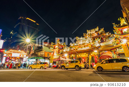 台北　松山慈祐宮と饒河街夜市　※一部ソフトフォーカス 93613210
