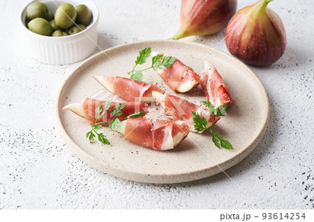 無花果と生ハムの前菜 93614254